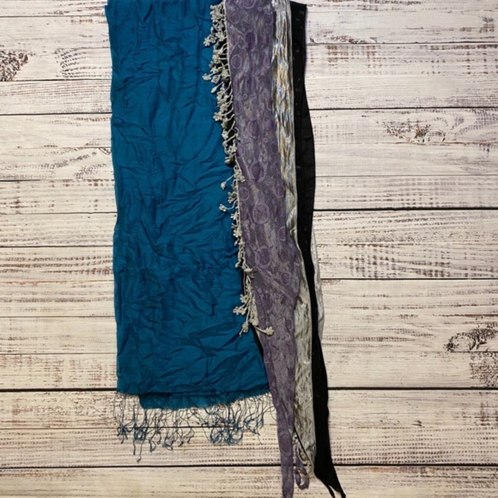 Bundle/lot of scarves